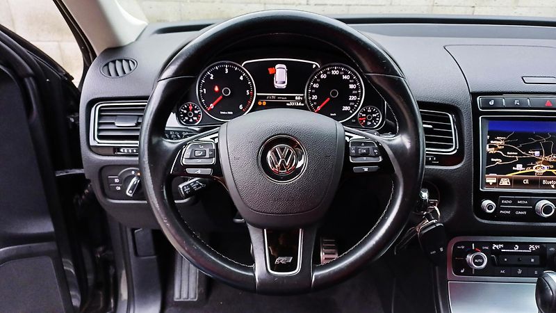 Volkswagen Touareg 3.0 TDI 193kW R-LINE-WEBASTO- - fotka 22 z 50