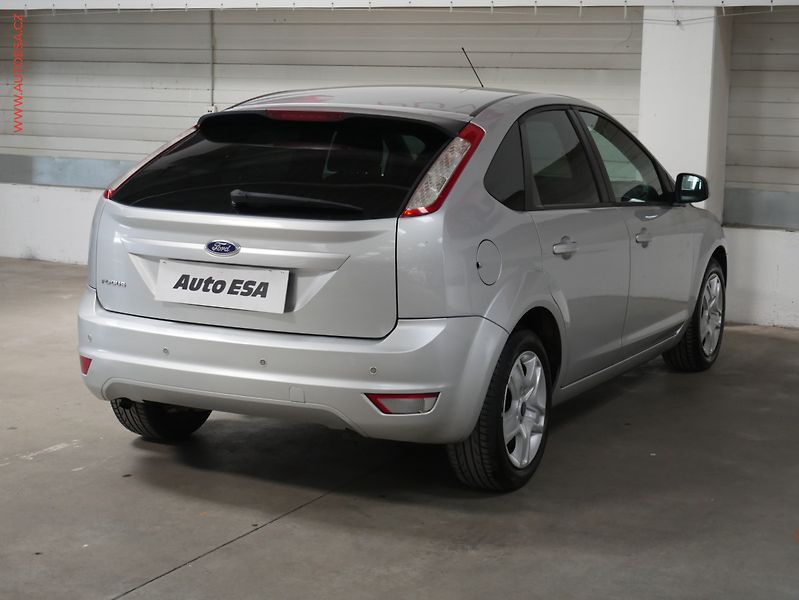Ford Focus (2009) 1.6i, AC, park.čidla - fotka 6 z 17