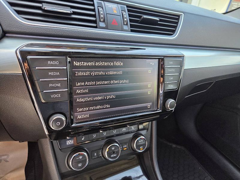 Škoda Superb (2015) 1.4 TSI Style Plus - fotka 33 z 53