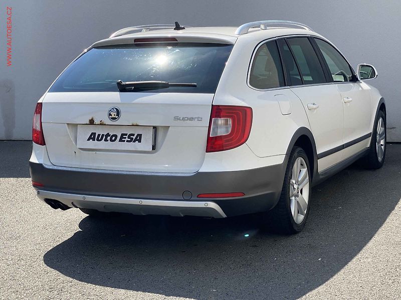 Škoda Superb (2012) 2.0TDi, DSG, bixen - fotka 4 z 21