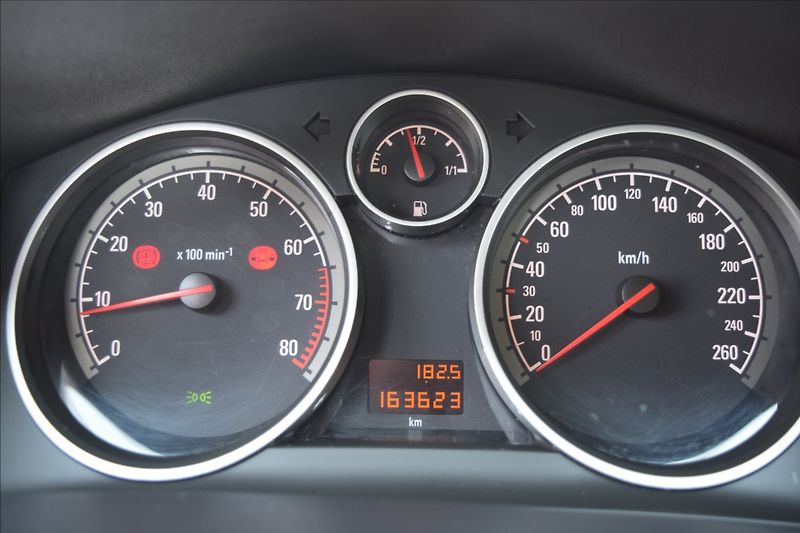 Opel Astra 1,4 i 66KW KLIMA ALU VÝHŘEV - fotka 38 z 50