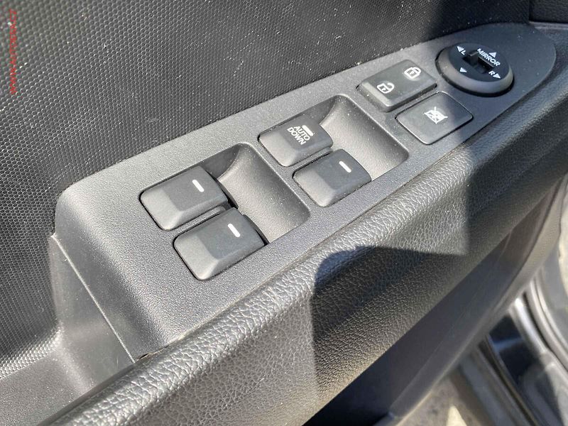 Kia Sportage (2015) 1.6 GDi, AC, výhřev sed - fotka 13 z 14