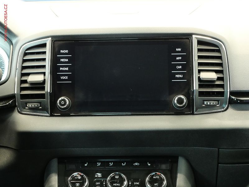 Škoda Karoq (2019) 1.5 TSi, Style, DSG, LED - fotka 13 z 24
