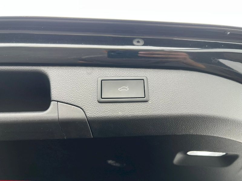 Škoda Superb (2024) COMBI L K TD 110/2.0 A7F - fotka 12 z 39