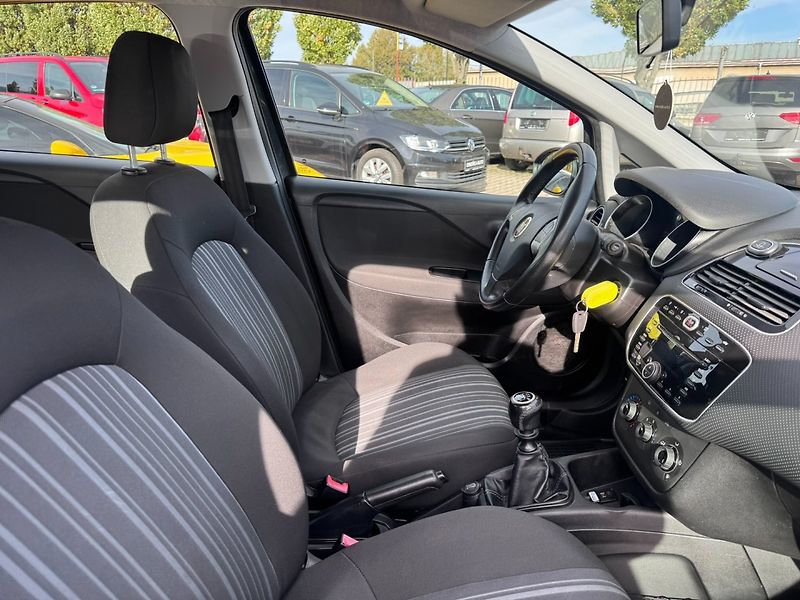 Fiat Punto (2011) 1,2i 51 KW PRVNÍ MAJITEL - fotka 37 z 42