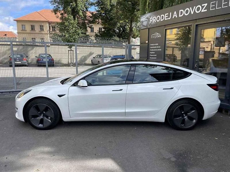Cena ojetého automobilu Audi e-tron poklesla o 16 procent.