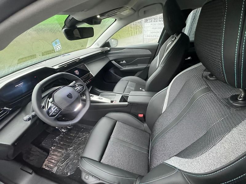 Peugeot 308 SW ALLURE PureTech 130 EAT8 - fotka 11 z 19