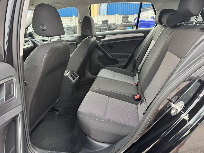 Volkswagen Golf (2015) 1.2 TSi 81KW 1.Majitel  - fotka 17 z 35