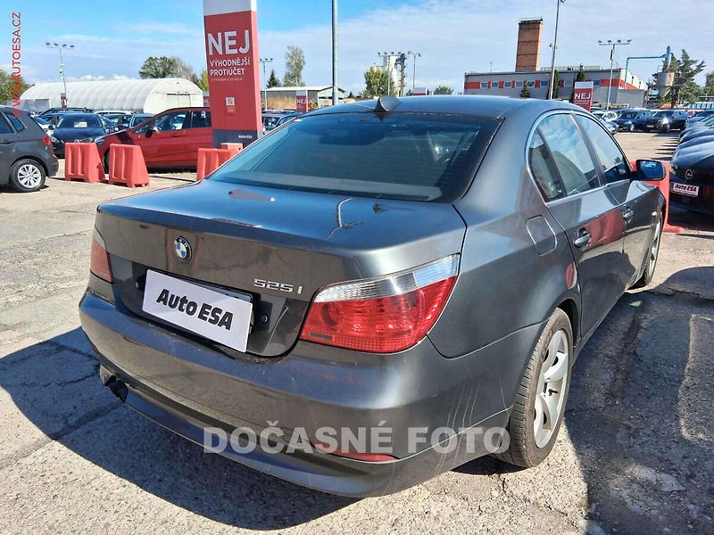 BMW Řada 5 (2005) 2.5i, ČR - fotka 2 z 3