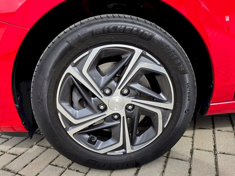 Hyundai i30 (2022) SW Family Smart 1,5GDi 80kW - fotka 27 z 29