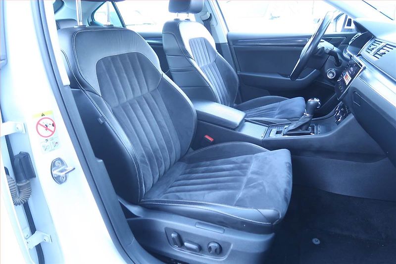 Škoda Superb (2020) iV 1.4 TSI PHEV, Automat, Kůže - fotka 9 z 30