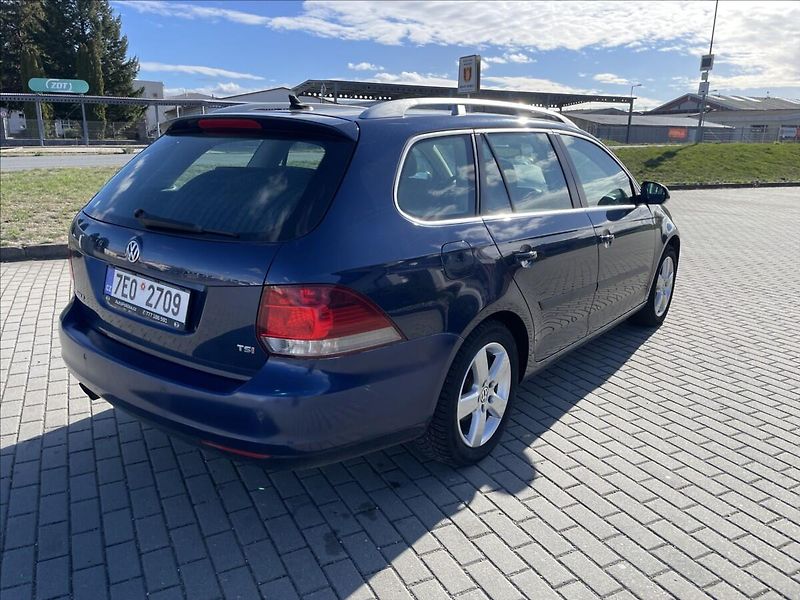 Volkswagen Golf 1,4 TSi 90kw DSG Comfortline G - fotka 4 z 44