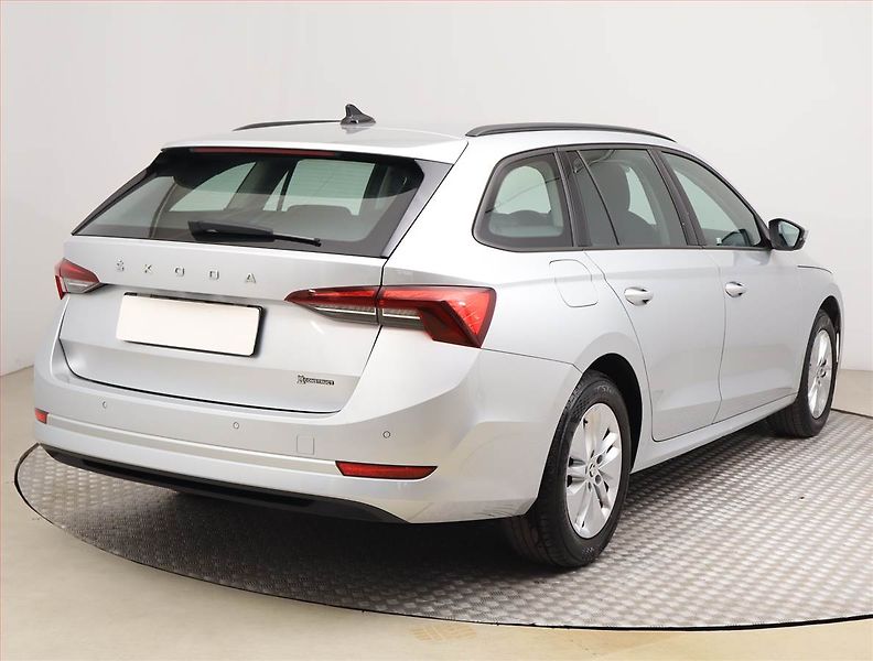 Škoda Octavia (2023) Ambition 2.0 TDI, ČR,1.maj - fotka 5 z 18