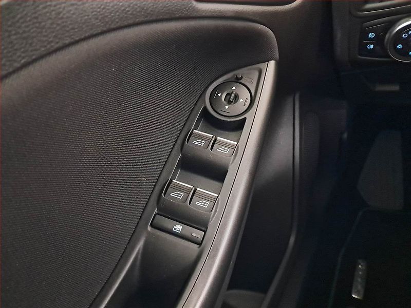 Ford Focus (2018) ST-Line 1.5 EcoBoost, Navi - fotka 16 z 18