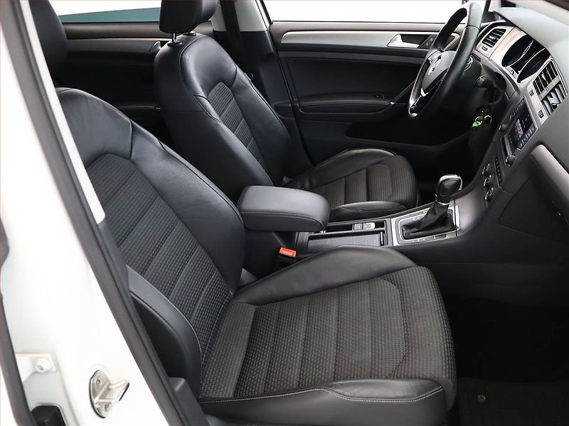 Volkswagen Golf (2016) 1.2 TSI, Automat, Serv.kniha - fotka 7 z 17
