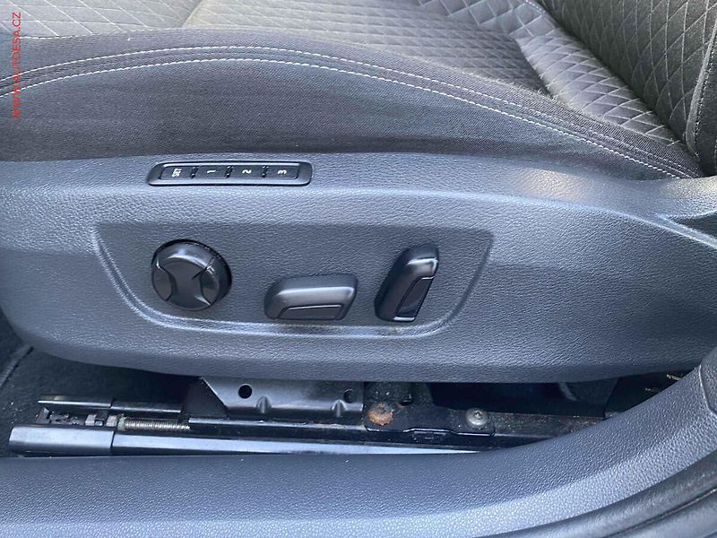 Škoda Superb (2017) 2.0 TDi, Style, DSG, bixen - fotka 15 z 20