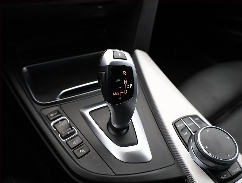 BMW Řada 3 (2019) 320 d xDrive, 4X4, Automat - fotka 12 z 21
