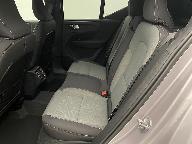 Volvo XC40 (2025) B3 AUT DARK PLUS - fotka 6 z 48
