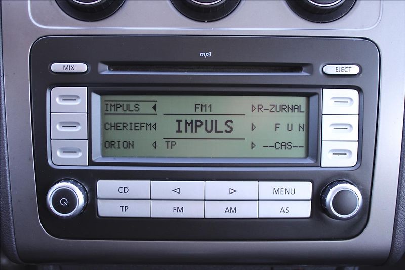 Volkswagen Touran 1,9 TDI  KLIMATIZACE,TEMPOMAT - fotka 11 z 21