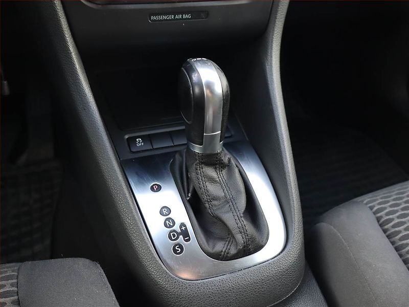 Volkswagen Golf (2011) 1.6 TDI, Automat, Tempomat - fotka 13 z 16