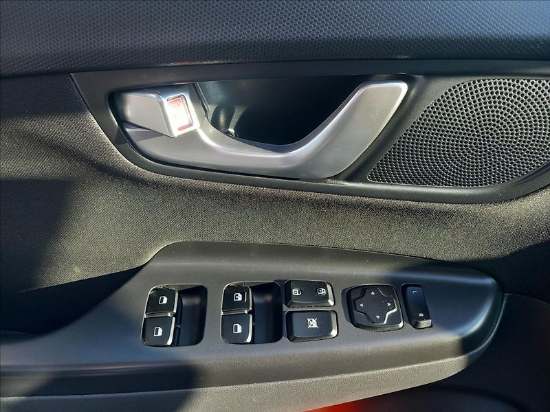 Hyundai Kona 1,0 TGDI SMART, tažné zař. - fotka 13 z 25