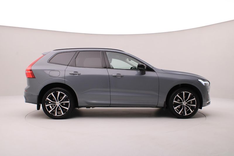 Volvo XC60 B4 AWD DARK PLUS AUT  - fotka 14 z 53