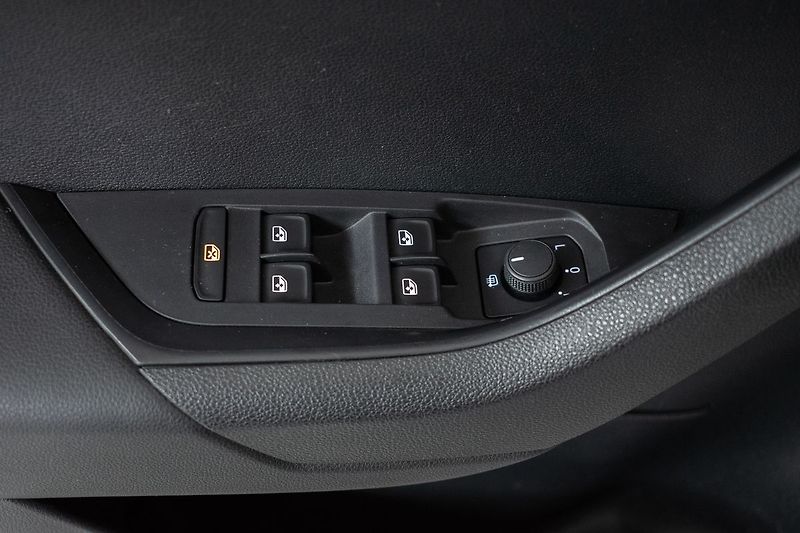 Škoda Karoq 1.5 TSI TAŽNÉ*KAMERA*ČR* - fotka 14 z 34