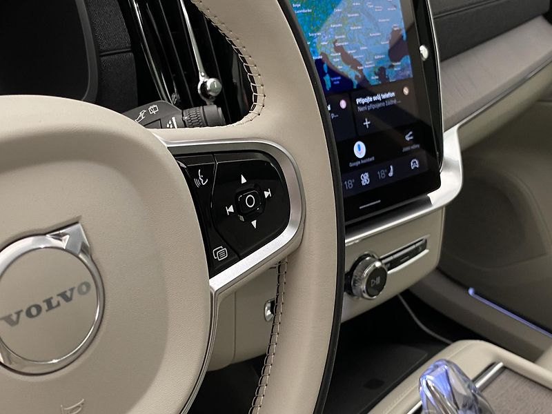 Volvo XC90 T8 AWD RECHARGE ULTRA BRIGHT - fotka 25 z 72