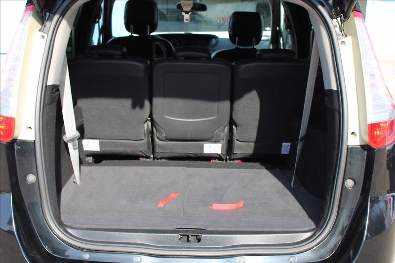 Renault Scénic 1,6 dCi  KEYLESS,7.MÍST,BOSE - fotka 31 z 34