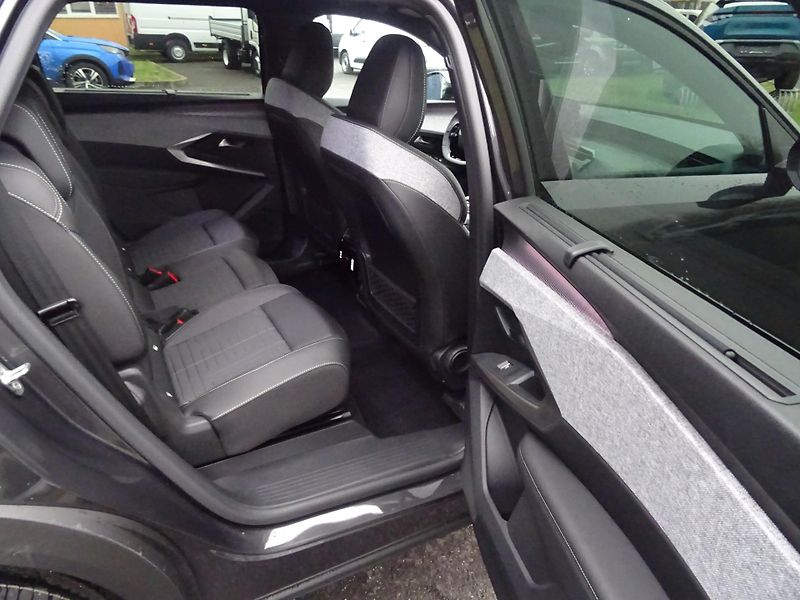 Peugeot 5008 (2026) GT Hybrid 145k e-DCS6 - fotka 14 z 56