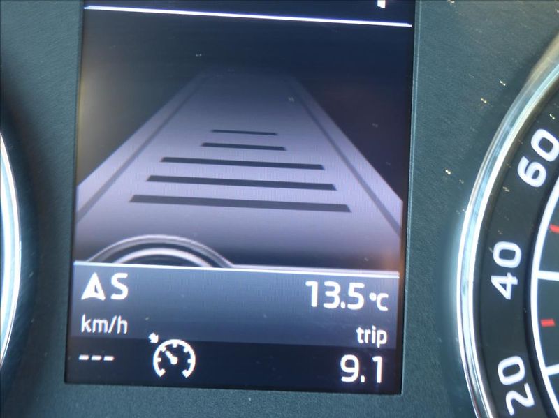 Škoda Superb 2,0 TDI DSG,Bi-Xenon,model 201 - fotka 23 z 45