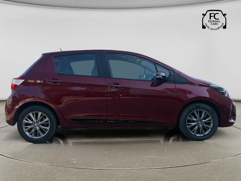 Toyota Yaris  1.5 Hybrid e-CVT Selection Sm - fotka 6 z 10