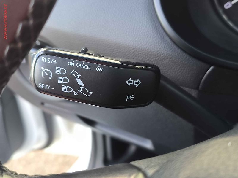 Škoda Octavia (2016) 1.6 TDi, 2.maj,ČR, AC, temp - fotka 15 z 19