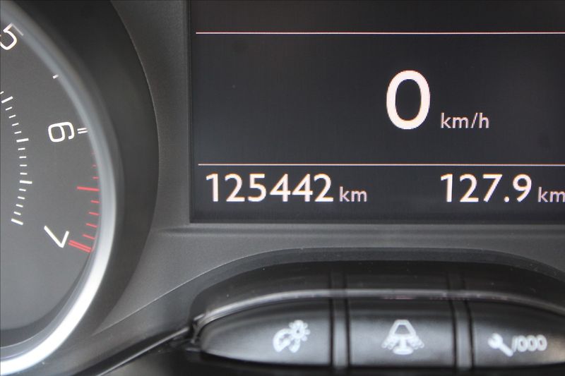 Peugeot 208 1,4 i  NOVÉ V ČR - fotka 9 z 23