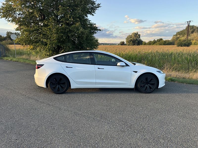 Tesla Model 3 (2024) Standard Range LFP,SoH 95%,ČR - fotka 5 z 18