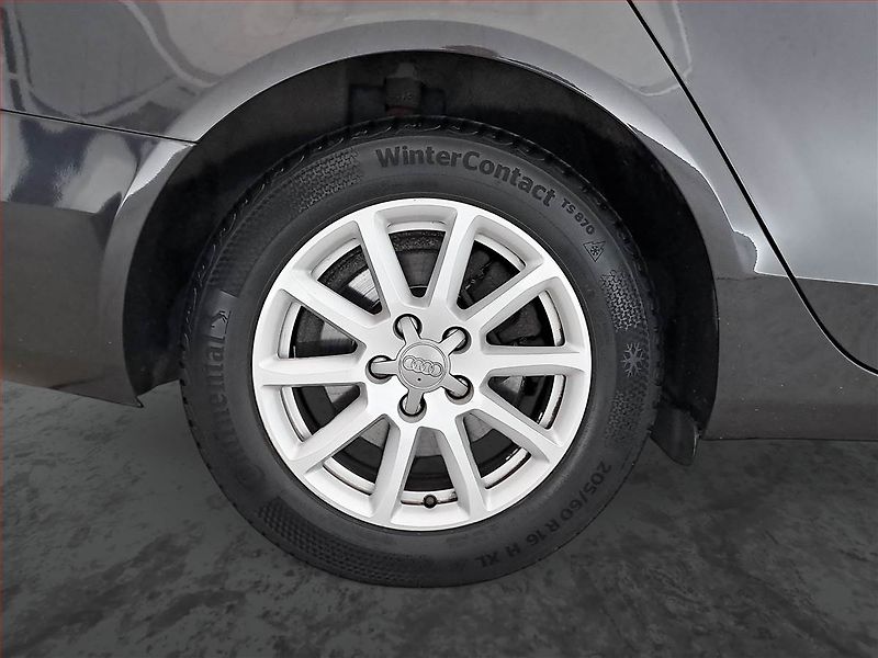 Audi A4 (2013) 2.0 TDI, Xenony, Tempomat - fotka 14 z 16