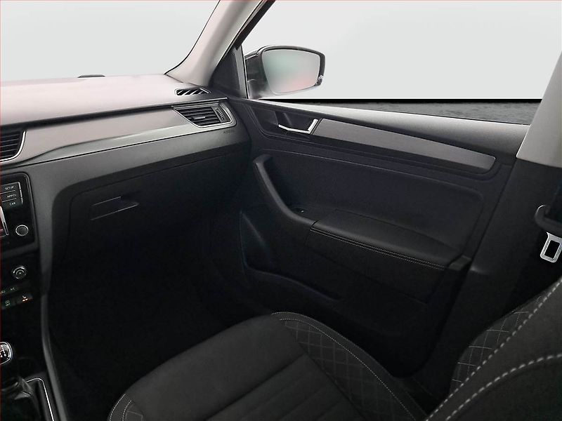 Škoda Rapid (2018) Spaceback 1.0 TSI, Xenony - fotka 8 z 18