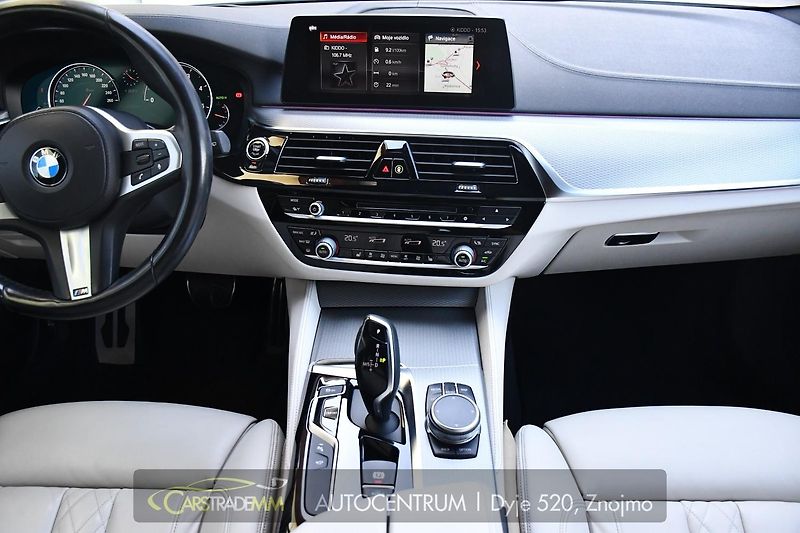 BMW Řada 5 520d xD M-SPORT HEAD-UP PANORA - fotka 23 z 58