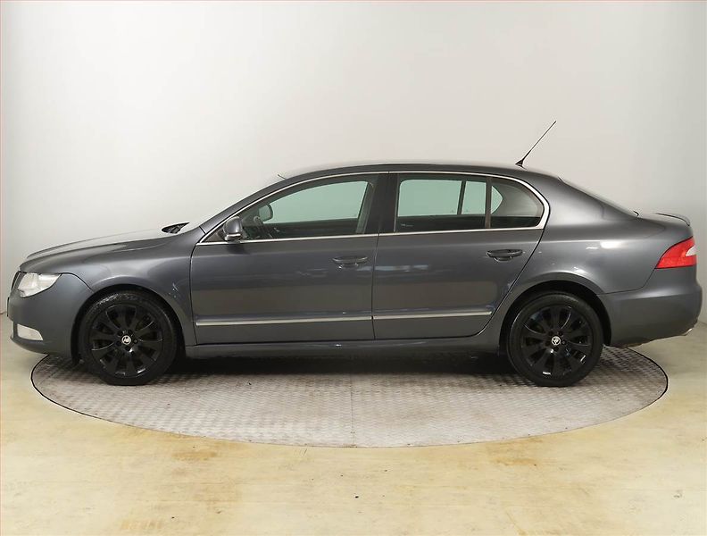 Škoda Superb (2009) Ambition Plus 2.0 TDI, Xenony - fotka 3 z 20