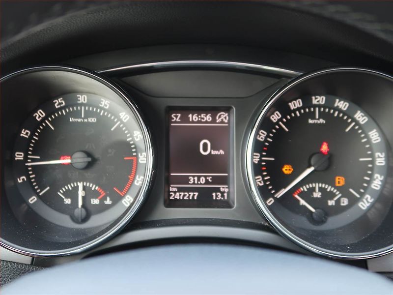 Škoda Superb (2014) Ambition 2.0 TDI, Navi - fotka 11 z 18