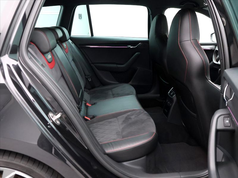 Škoda Octavia RS 2.0 TSI 180kW Challenge - fotka 13 z 32