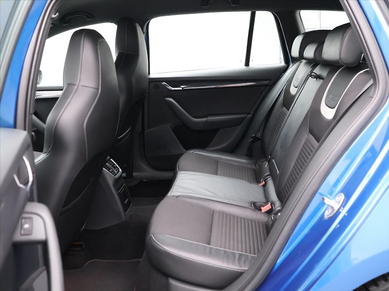 Škoda Octavia 2,0 TDI 135kW RS CR Aut.klima - fotka 13 z 28