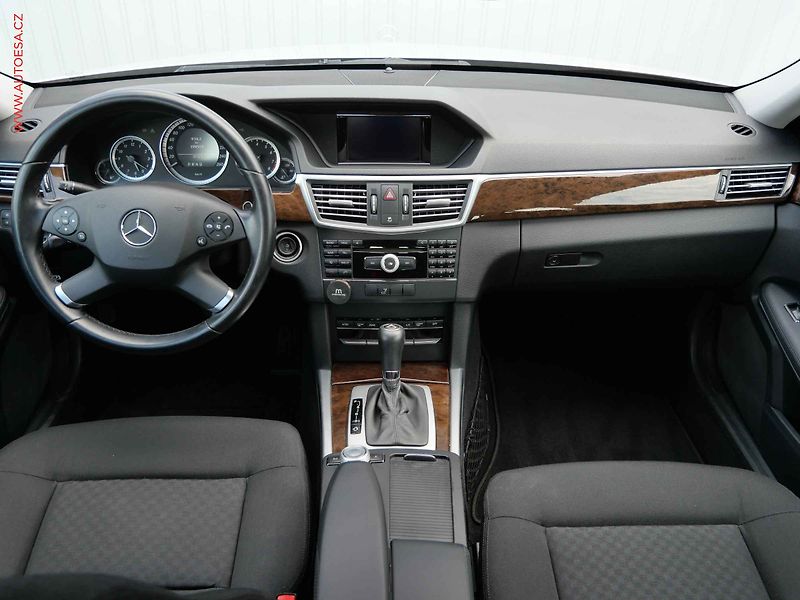 Mercedes-Benz Třídy E (2010) 1.8, AT, LED - fotka 8 z 22