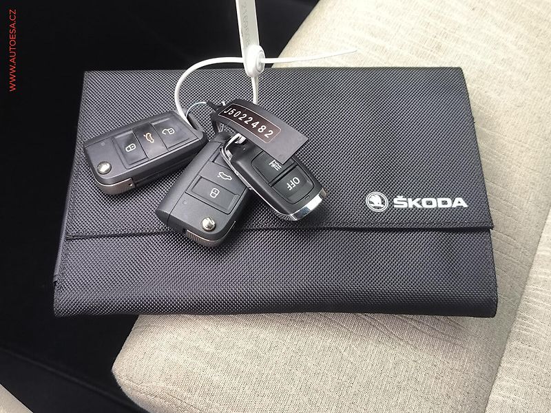 Škoda Karoq (2018) 1.5 TSi, Style, DSG, panor - fotka 26 z 26