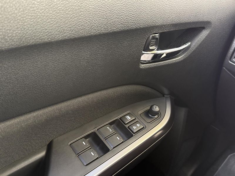 Suzuki Vitara 1.5 HYBRID 4x4 AT Premium - fotka 14 z 21