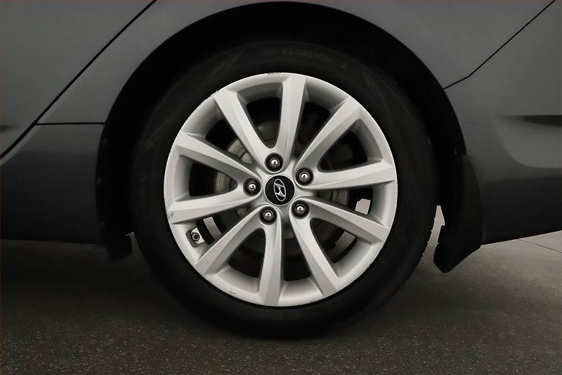 Hyundai i40 (2013) 1.7 CRDi, Serv.kniha, Xenony - fotka 12 z 17