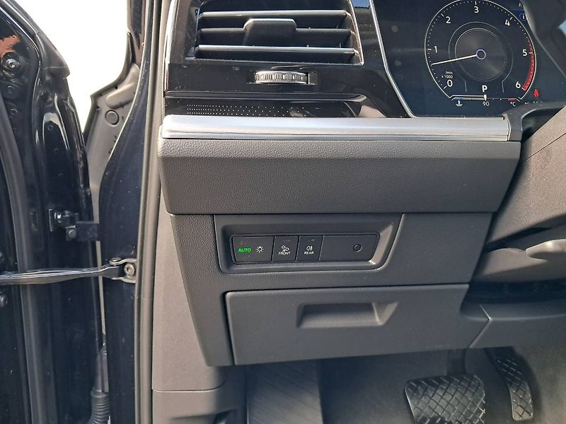 Volkswagen Touareg (2021) ELEGANCE V6 3.0 TDI / 210 kW 4 - fotka 18 z 35