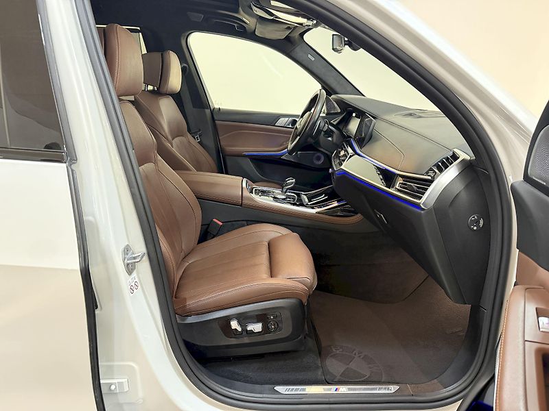 BMW X7 xDrive30d M-Sport Laser FULL - fotka 49 z 53