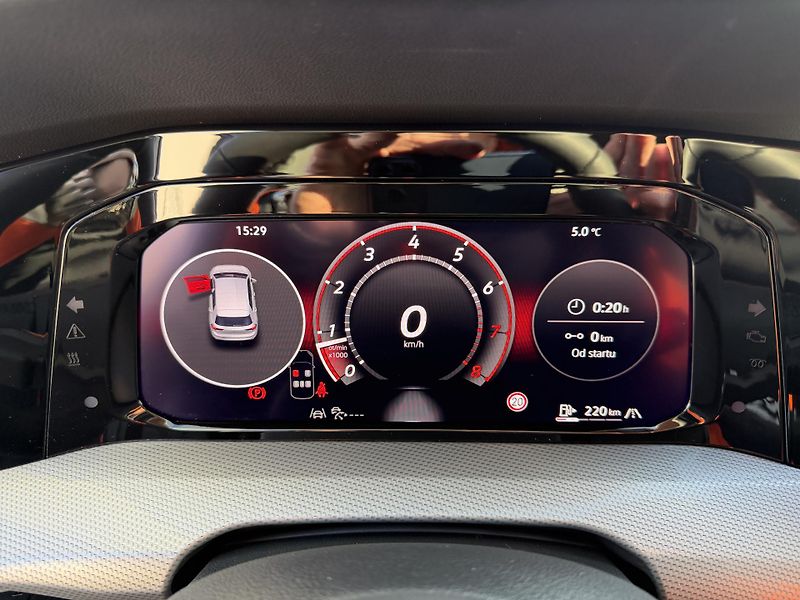 Volkswagen Golf TSi/110kW - STYLE,Webasto,H&K - fotka 73 z 80