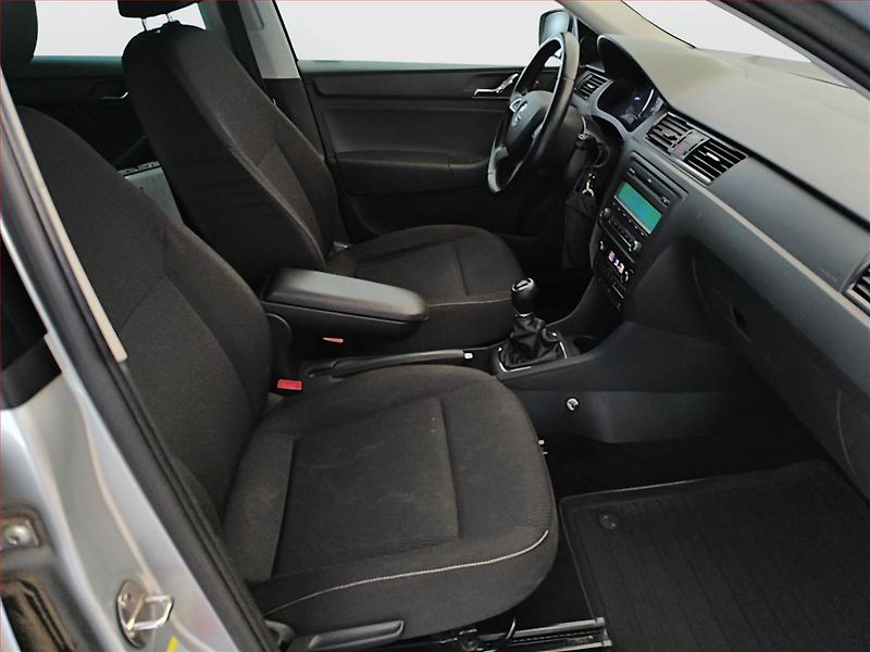 Škoda Rapid (2013) 1.2 TSI, Serv.kniha - fotka 9 z 13